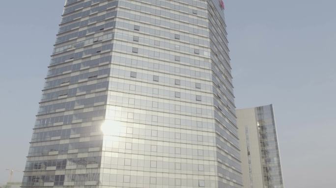 4K航拍青岛联合广场高楼