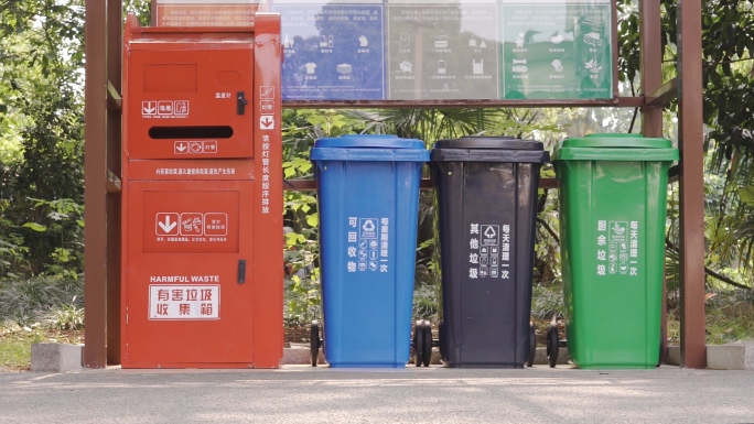 垃圾分类可分类回收垃圾桶视频素材