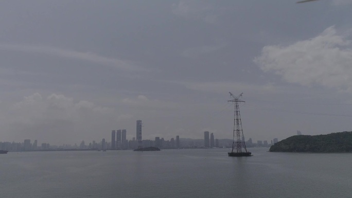 城市大海铁塔电力设施航拍高清素材