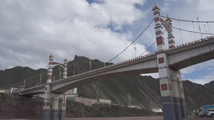 西藏原创昌都市大桥高清延时