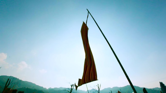 傈僳族的图腾柱、图腾旗、图腾石