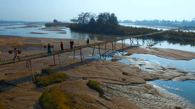 民族竹桥视频云南中缅边境中国最长傣家竹桥