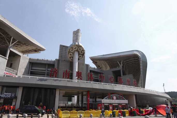 济南奥体中心地面移动延时（需做稳定）