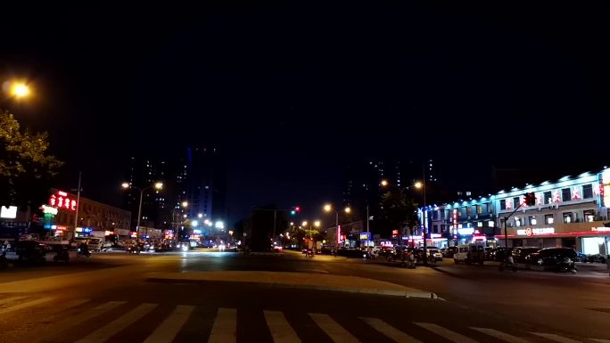 延时拍摄夜晚马路夜景行人车辆实拍视频素材