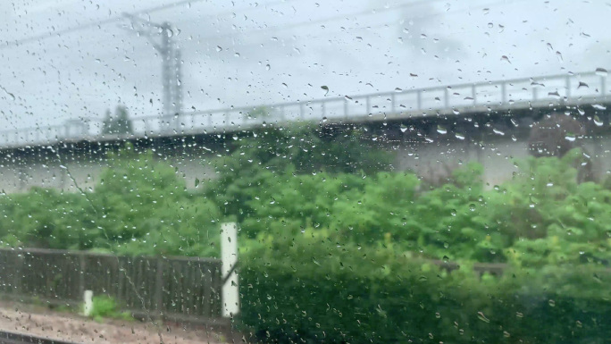 高清高铁行驶窗外雨天风景