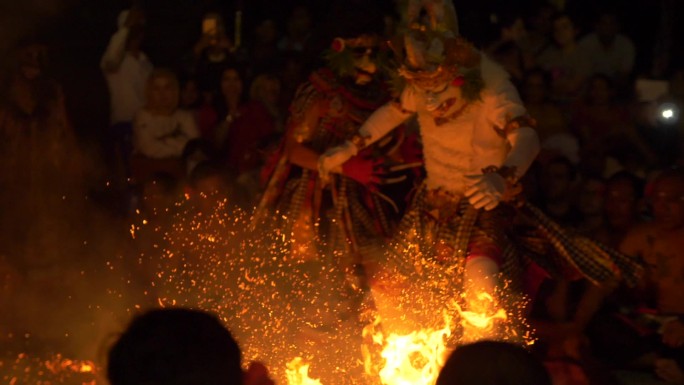 篝火跳舞部族晚会