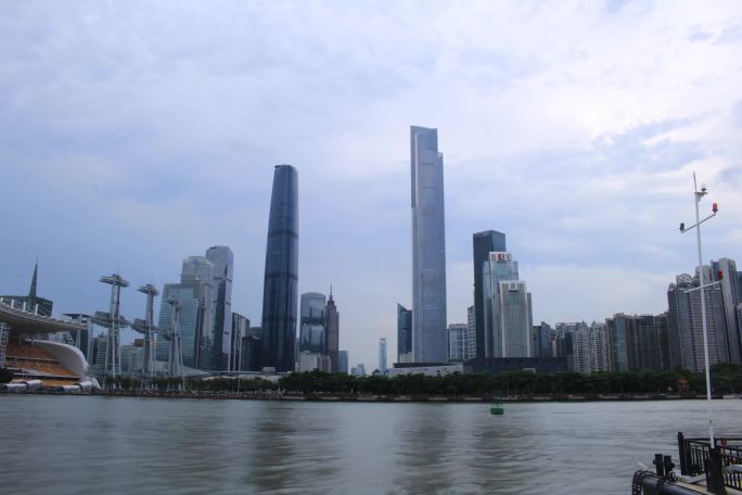 夏天广州远眺珠江新城CBD西塔现代化建筑