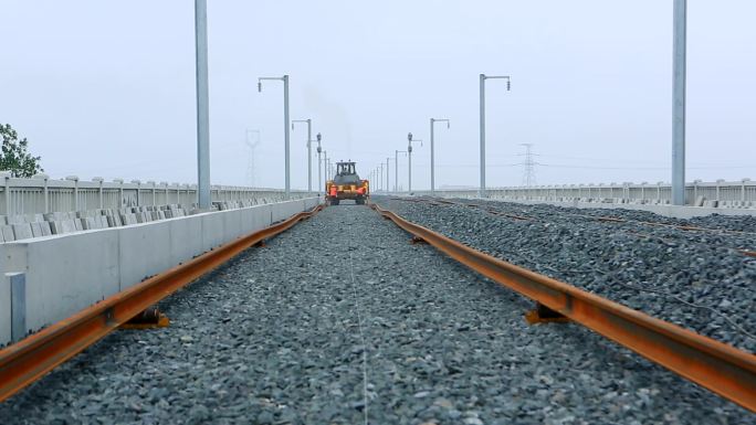 中国铁路建设铺轨