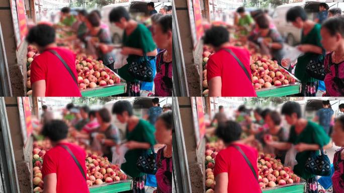 水果摊前挑选降低促销人群买水果桃子