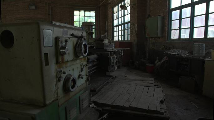 废弃水泥厂工厂荒凉老旧厂房