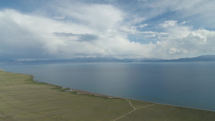 新疆湖面