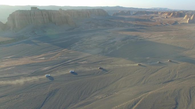 新疆大海道雅丹地貌越野车队2