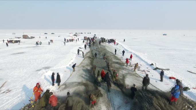 航拍查干湖冬季刨冰捕鱼