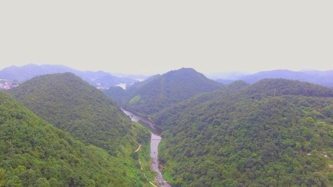 4K航拍阿哈湖水库森林湖泊小车河高楼