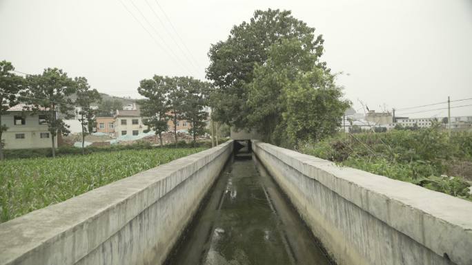 人工水渠 人工渠  灌溉水渠 清澈水流