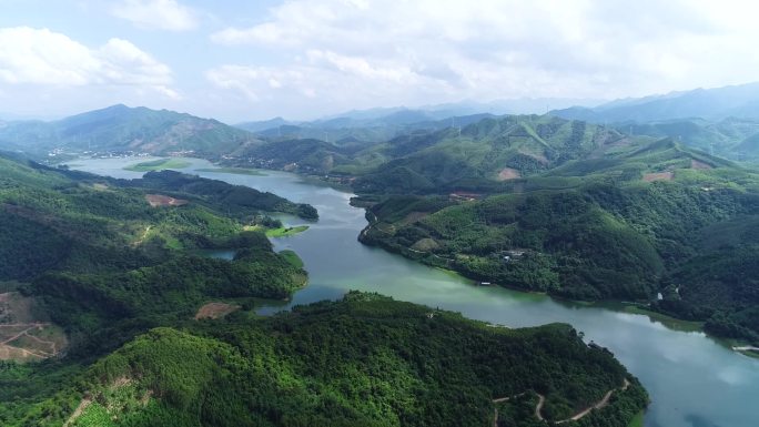 乡村振兴原始森林山河绿水青山生态发展两山