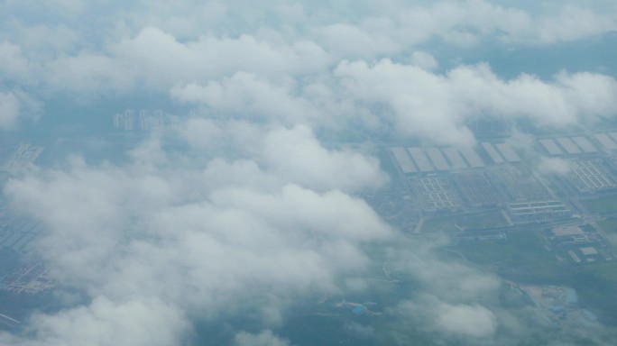 4k高空俯瞰地面山河大地飞机降落机场