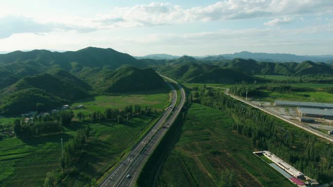 群山高速公路村庄蓝天白云航拍