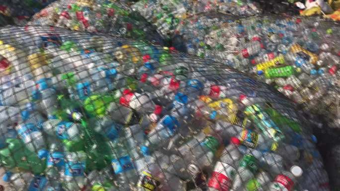 矿泉水瓶垃圾塑料垃圾水瓶回收垃圾