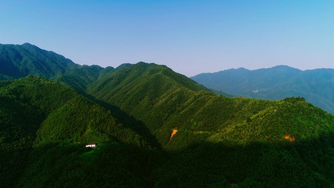 4K航拍南方日出后的山谷