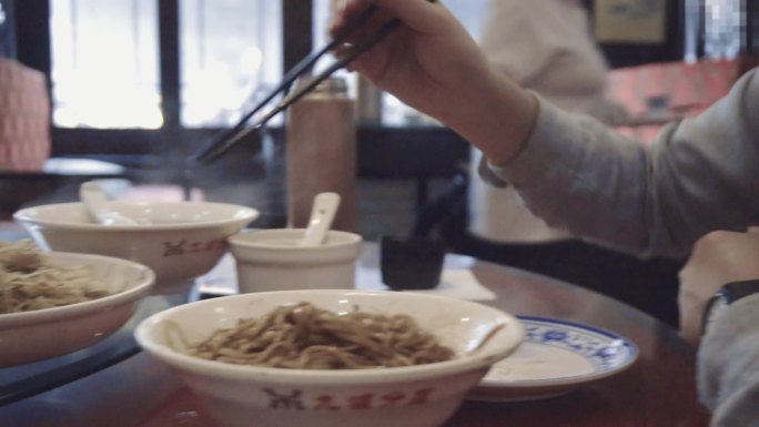 早饭扬州美食淮扬菜大煮干丝小笼包汤包早餐