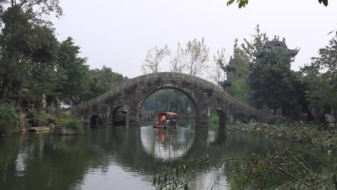 黄龙溪古镇第三视角游船及沿途亭台楼阁风景