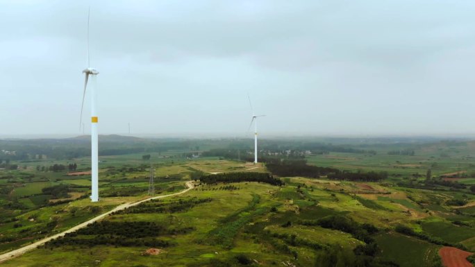 山顶上的风力发电绿色能源