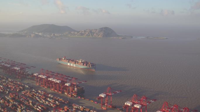 4K原素材-远洋巨轮进入上海洋山深水港