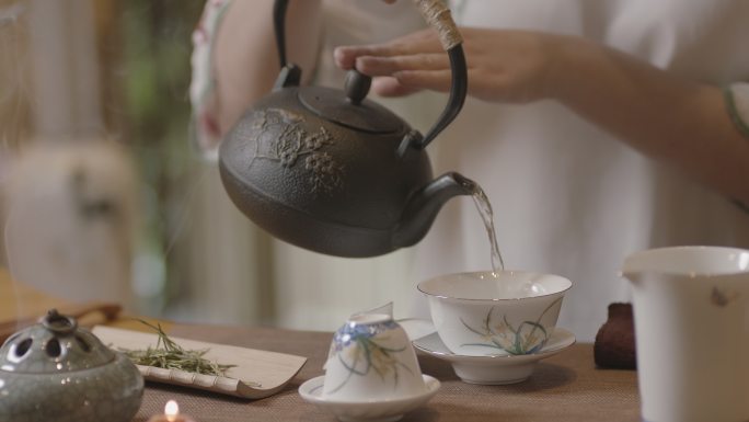 茶女倒茶接待旗袍可商用