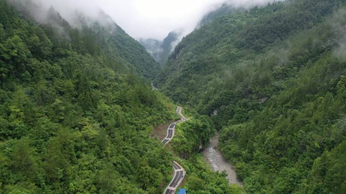 四川达州宣汉县巴山大峡谷雨天云雾航拍