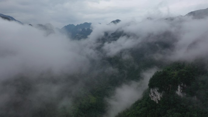 四川达州宣汉县巴山大峡谷雨天云雾航拍