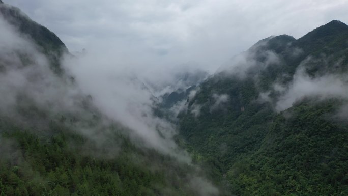 四川达州宣汉县巴山大峡谷雨天云雾航拍