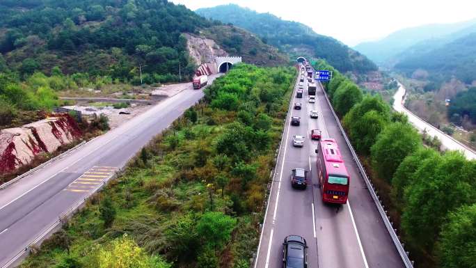 高速公路节假日高峰拥堵