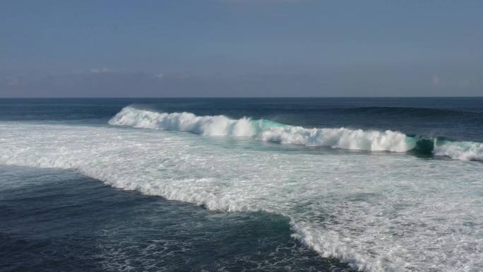 宽广的海平面巨浪海浪浪花4k航拍