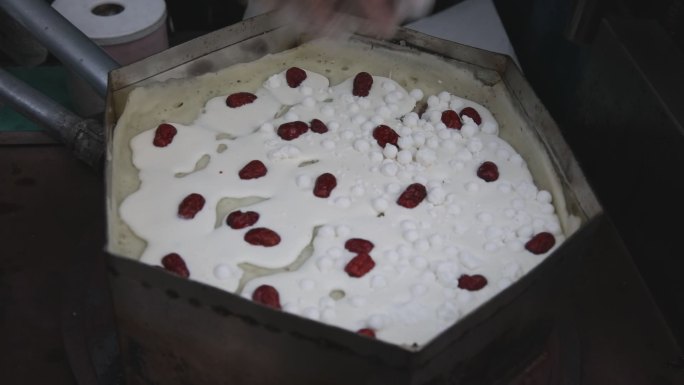 南京特色美食梅花糕制作过程