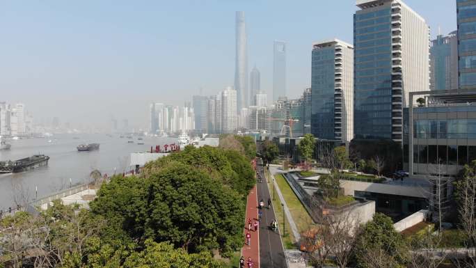 4K原素材-上海滨江步道健身运动的市民