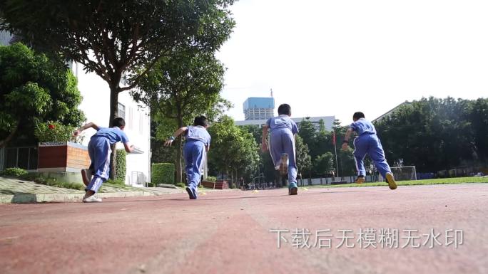 学生田径赛跑踢足球体育课