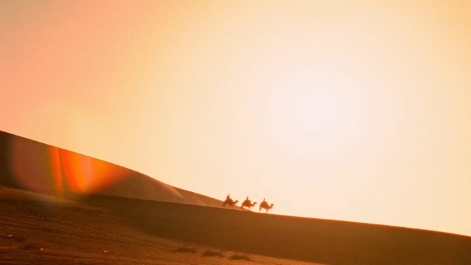 驼队穿越沙漠