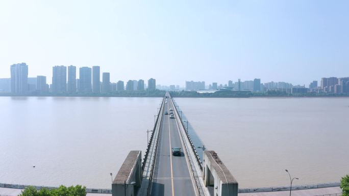 杭州钱塘江大桥六和塔航拍