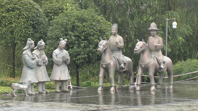 下雨的乐山县城古城城墙下雨