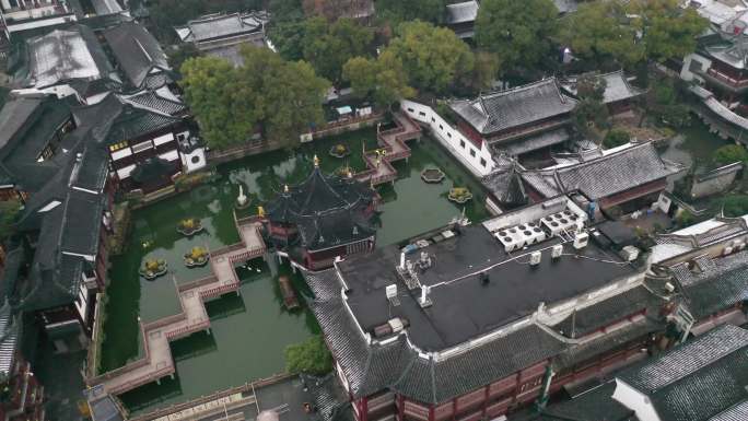4K原素材-航拍上海豫园商城九曲桥雪景