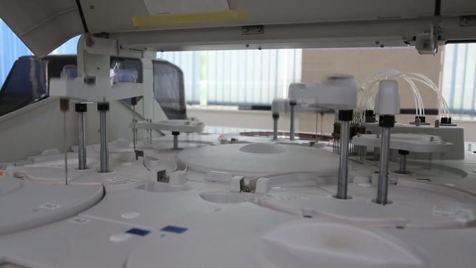 【原创】检验室实验室18之机器检验血样