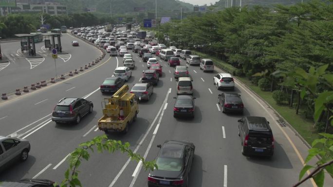 实拍交通拥挤高速堵车