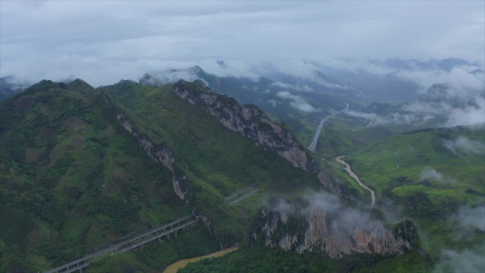 高山云雾高速航拍