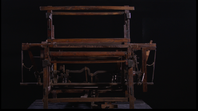 古老纺织机织布运作机器
