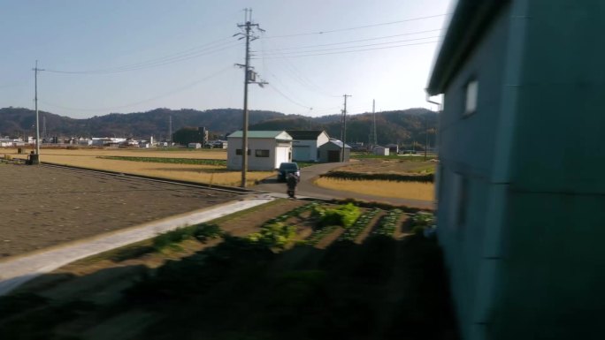 日本列车窗外沿途乡村风景