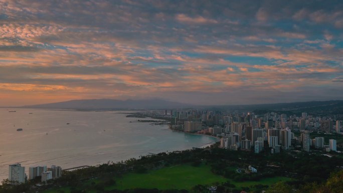 海边城市落日逐格