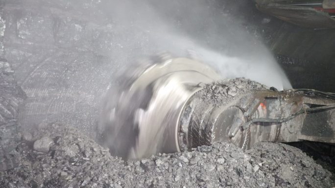 煤矿采掘机割煤