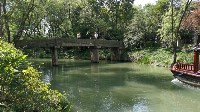 4K江南风景-小船穿过小桥