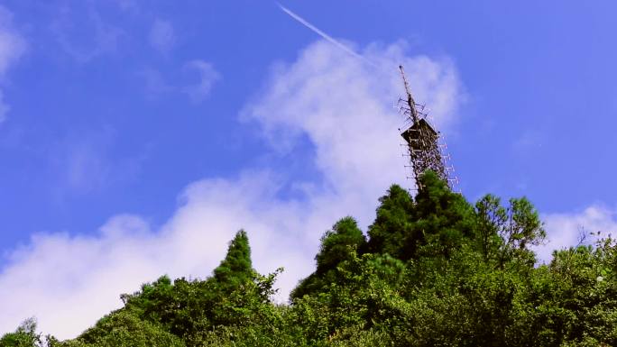 延时拍摄高山顶上信号发射塔